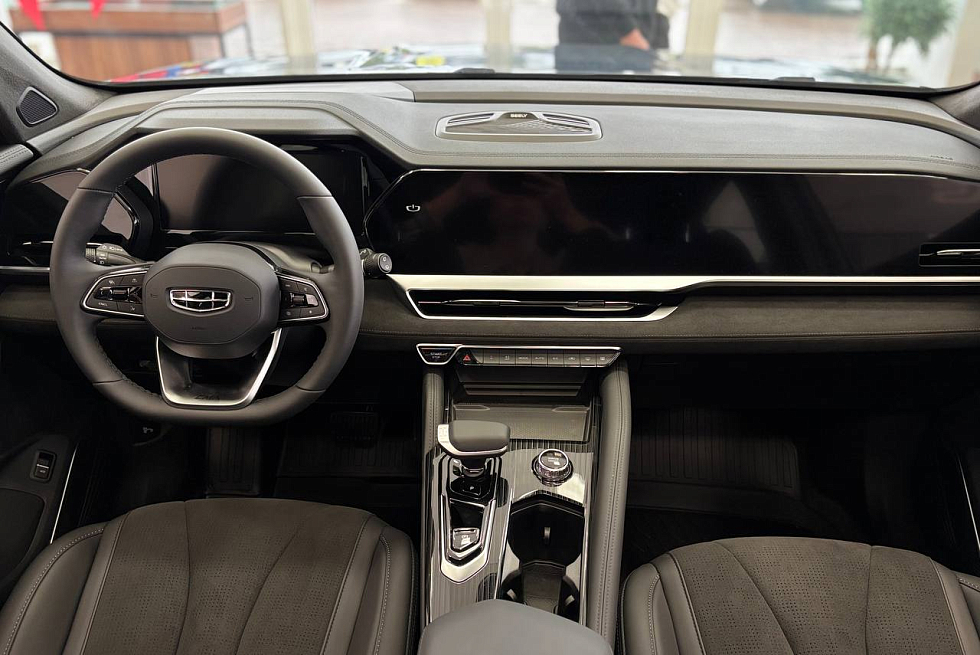 Geely Monjaro Люкс (2023-2025), серый