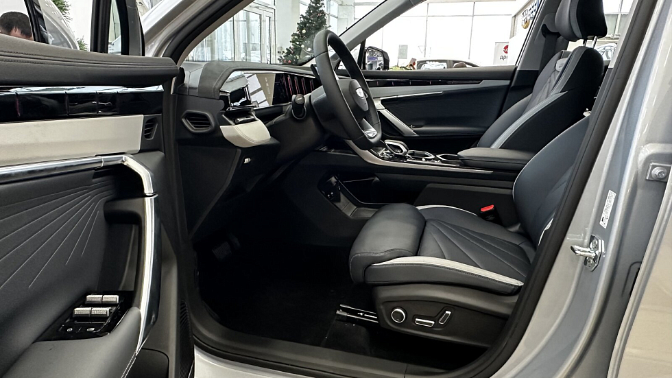 Geely Atlas Флагман, серебряный