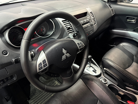 Mitsubishi Outlander Intense, 2008 года, пробег 157530 км