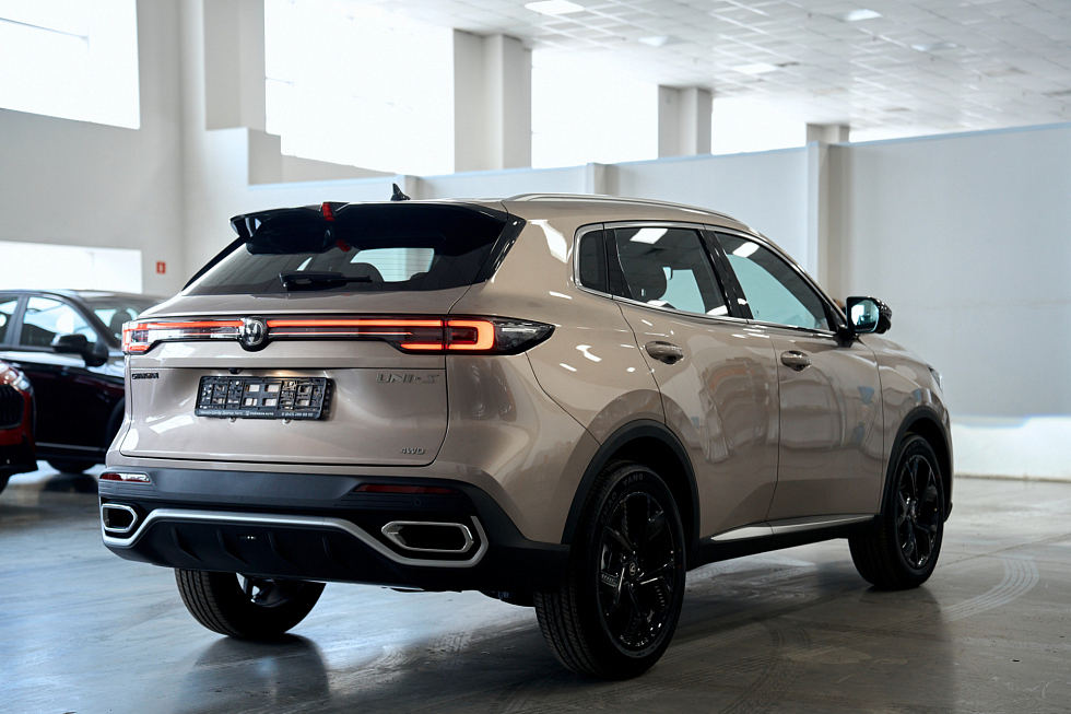Changan UNI-S Люкс, бежевый