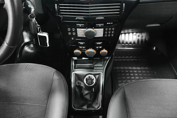 Opel Astra Cosmo, 2013 года, пробег 127000 км