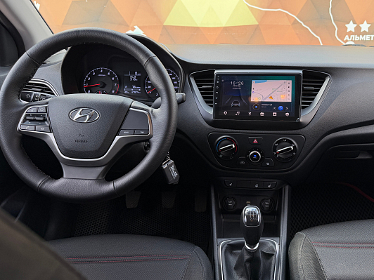 Hyundai Solaris Специальная Серия "10 лет", 2021 года, пробег 127700 км