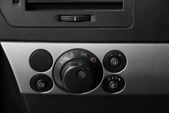 Opel Astra, 2011 года, пробег 120000 км