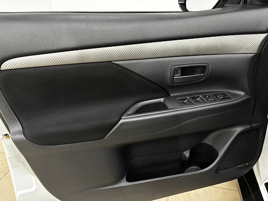 Mitsubishi Outlander Invite, 2014 года, пробег 131630 км
