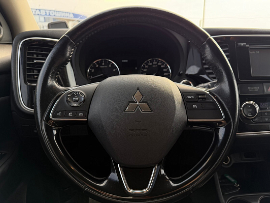 Mitsubishi Outlander Intense, 2016 года, пробег 210921 км