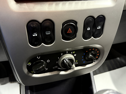 Renault Sandero Authentique, 2012 года, пробег 184439 км