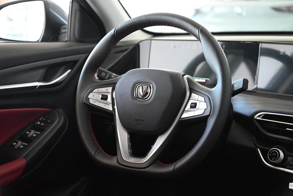 Changan Eado Plus Техно, серебряный