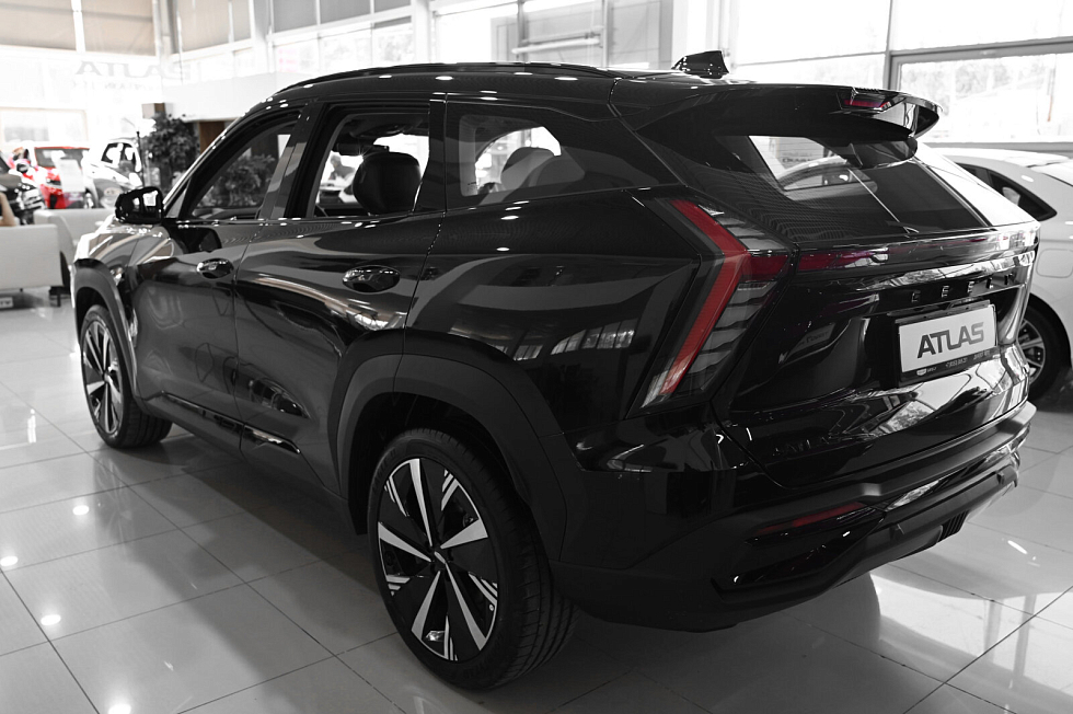 Geely Atlas Спорт, черный