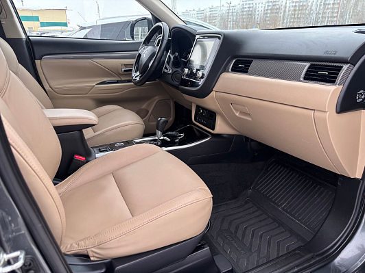 Mitsubishi Outlander Ultimate, 2020 года, пробег 157436 км