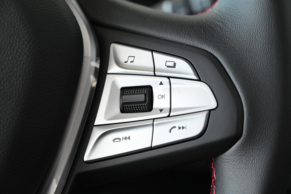 Changan Eado Plus DLX, серебряный