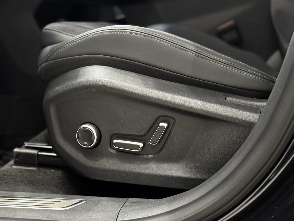 Geely Monjaro Флагман, черный