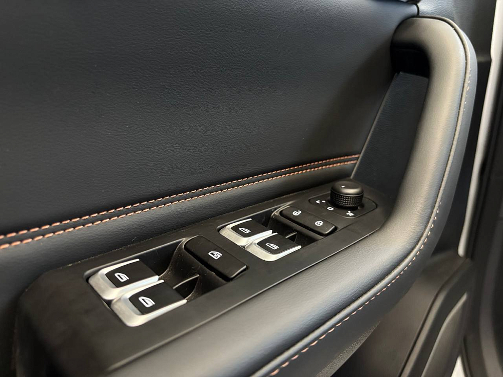 Geely Okavango Flagship, белый