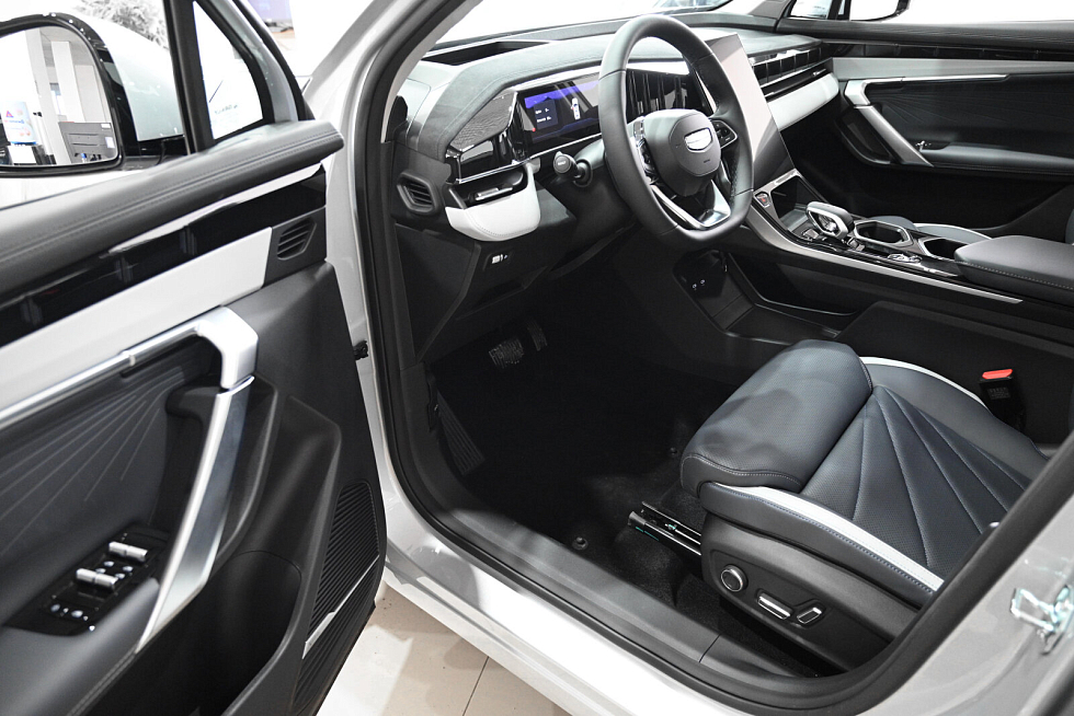 Geely Atlas Люкс, серебряный