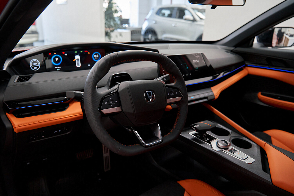 Changan UNI-V Техно, красный