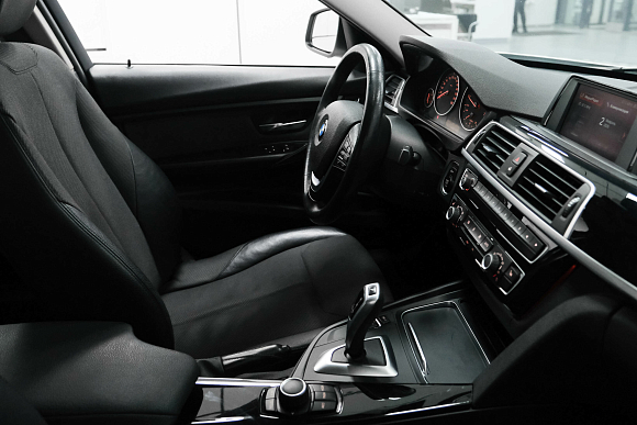 BMW 3 серии 320i xDrive SE, 2017 года, пробег 109900 км