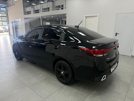 Kia Rio Luxe, 2021 года, пробег 102800 км