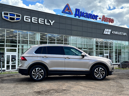 Volkswagen Tiguan CONNECT, 2019 года, пробег 176079 км