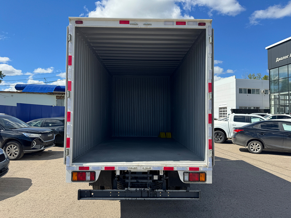 Isuzu Elf (N-series) , белый