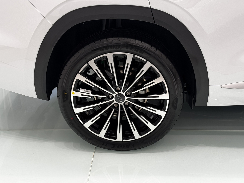 Geely Monjaro Флагман, белый