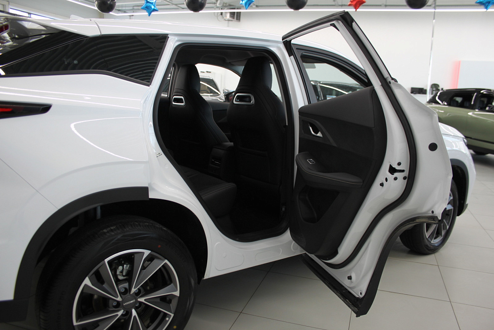 Omoda C5 Актив, белый