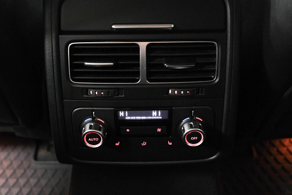 Volkswagen Touareg, 2011 года, пробег 261000 км