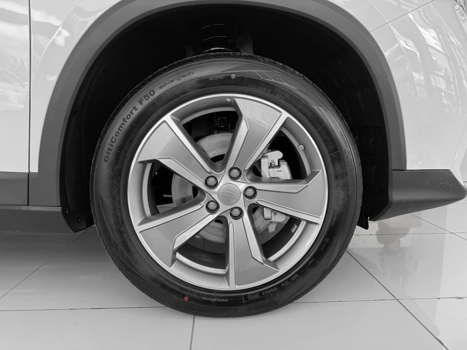 Geely Okavango Luxury, белый