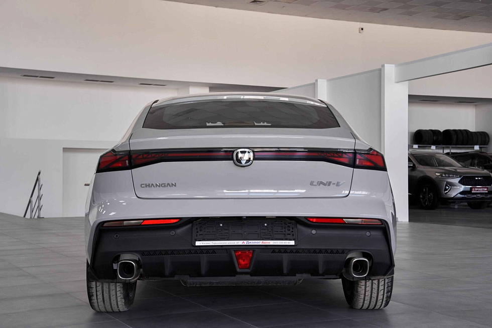 Changan UNI-V Luxe, серый