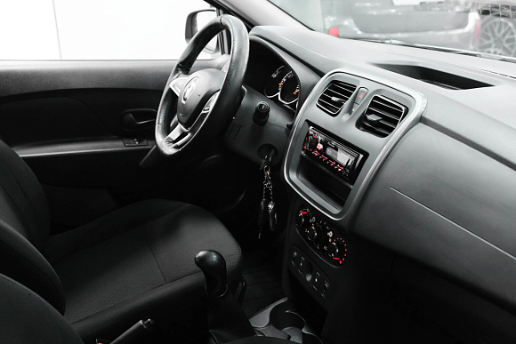 Renault Logan Life, 2019 года, пробег 74497 км