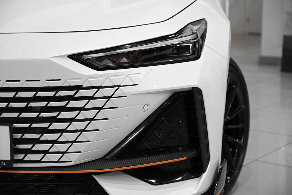 Changan UNI-V Tech, белый