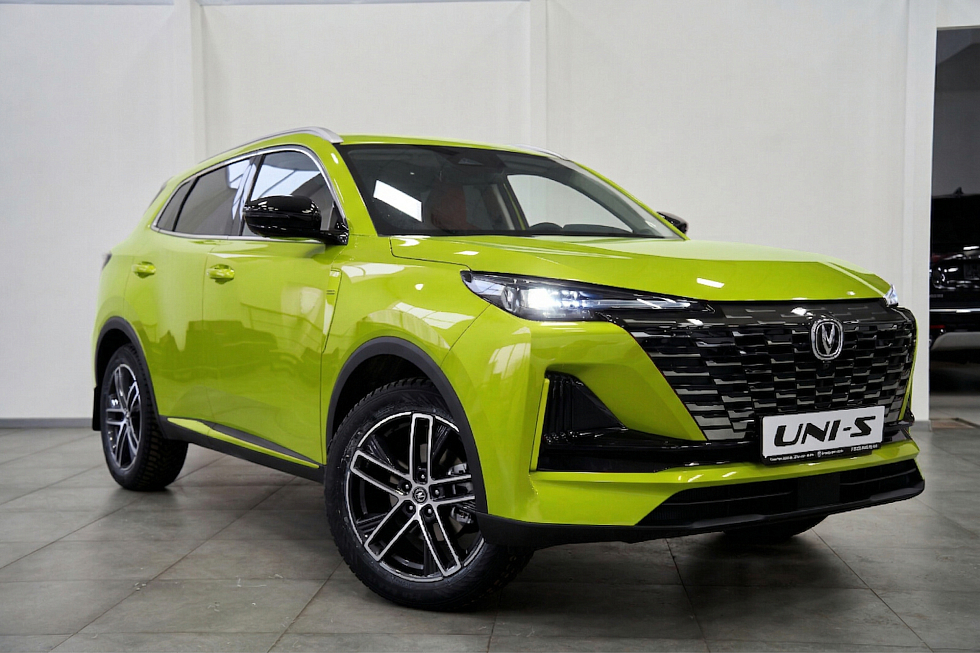 Changan UNI-S Техно, зеленый
