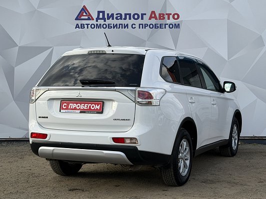 Mitsubishi Outlander Intense, 2014 года, пробег 117700 км