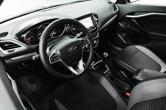 Lada (ВАЗ) Vesta Luxe Multimedia (2019-2021), 2018 года, пробег 144454 км