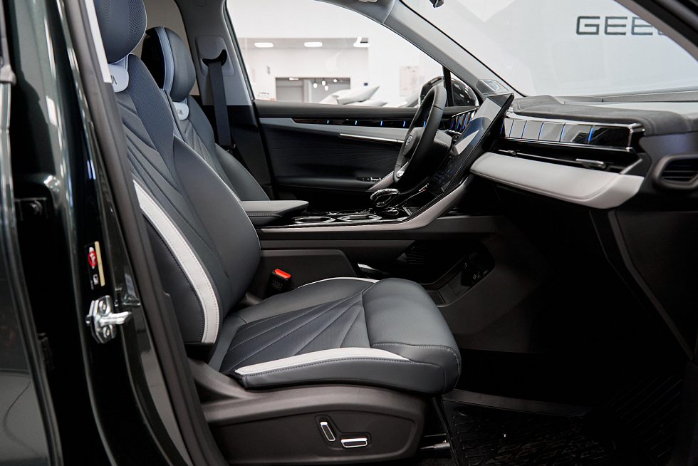 Geely Atlas Спорт, зеленый