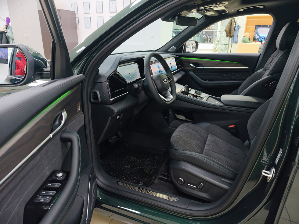 Geely Monjaro Флагман, зеленый
