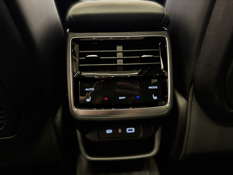 Geely Monjaro Flagship (2023-2025), черный