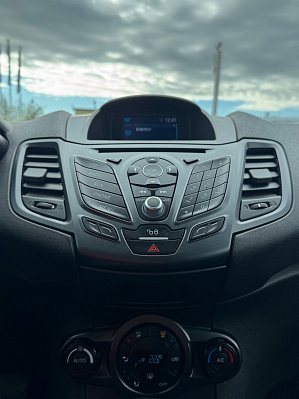 Ford Fiesta White and Black, 2018 года, пробег 144314 км